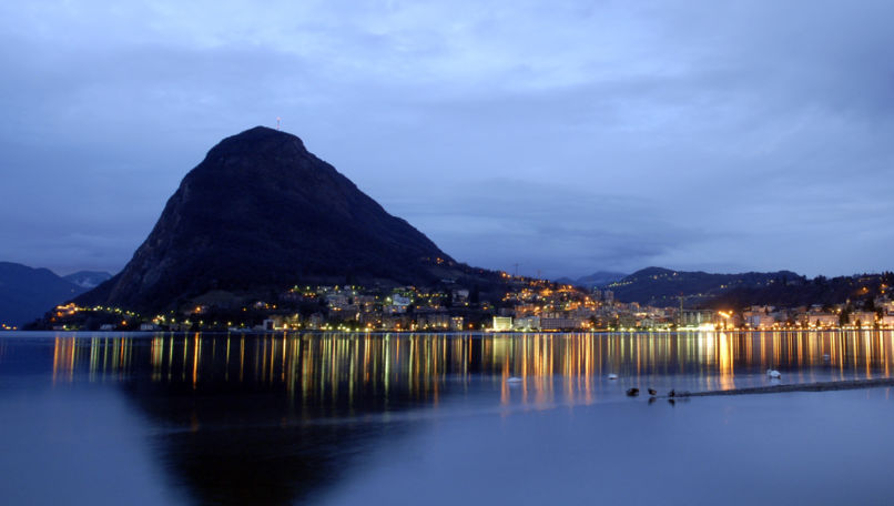 Lugano og søen om aftenen